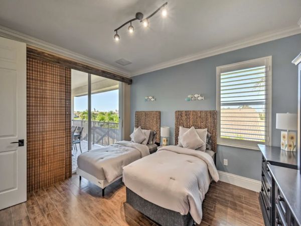 Gorgeous 3 Bedroom Vacation Home with Private Pool & Hot Tub