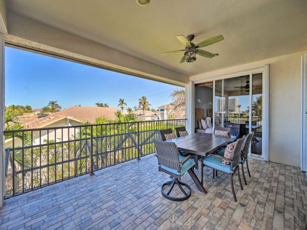 Gorgeous 3 Bedroom Vacation Home with Private Pool & Hot Tub