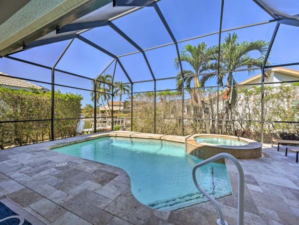 Gorgeous 3 Bedroom Vacation Home with Private Pool & Hot Tub