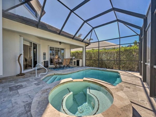 Gorgeous 3 Bedroom Vacation Home with Private Pool & Hot Tub