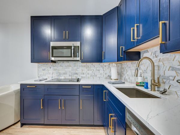 Chic Coastal Comfort in the Heart of Naples