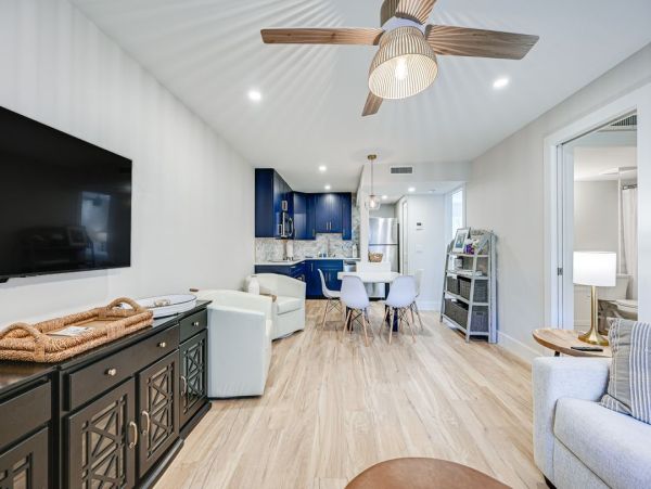 Chic Coastal Comfort in the Heart of Naples