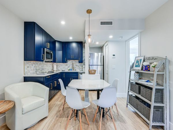 Chic Coastal Comfort in the Heart of Naples