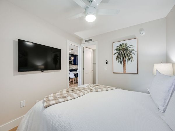 Chic Coastal Comfort in the Heart of Naples