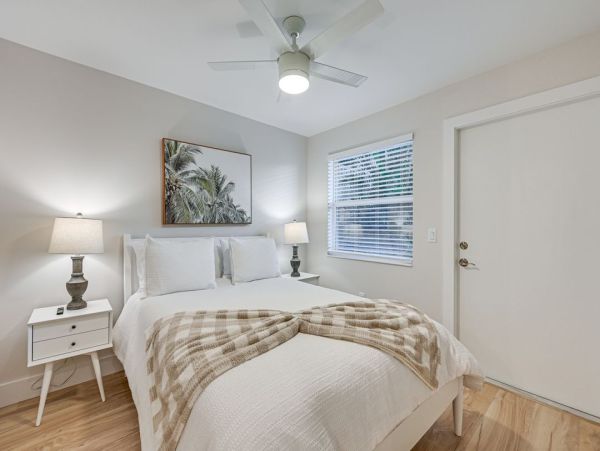 Chic Coastal Comfort in the Heart of Naples