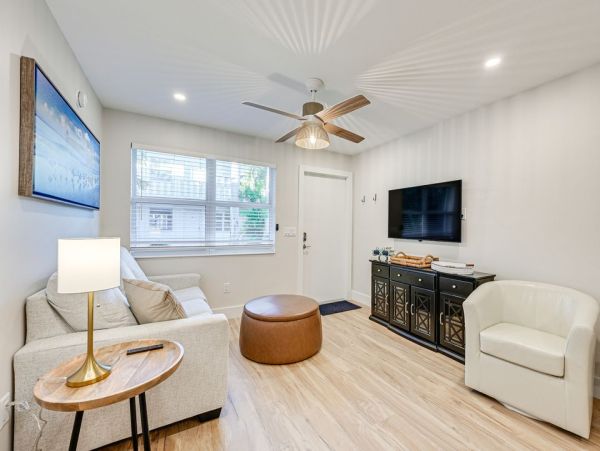 Chic Coastal Comfort in the Heart of Naples