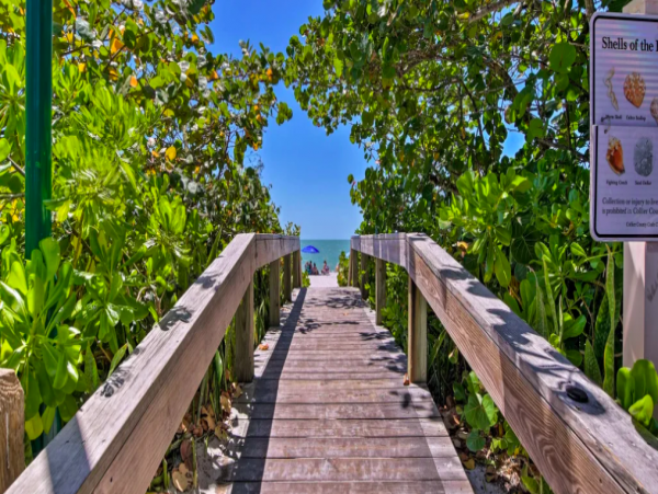2 Bedroom Condo with pool access, walk to shopping and beach