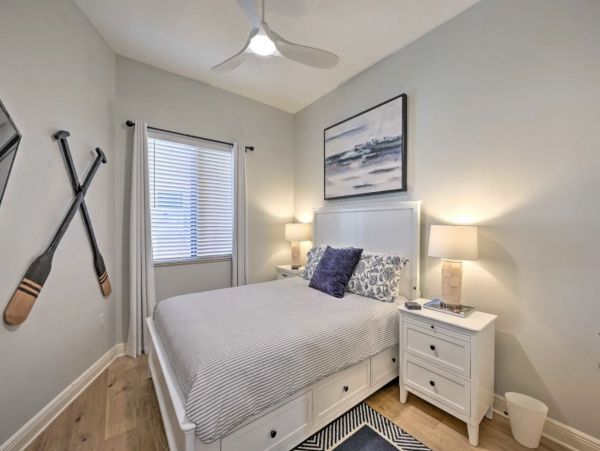 Naples 2 Bedroom Vacation Condo with Pools and Tennis Court