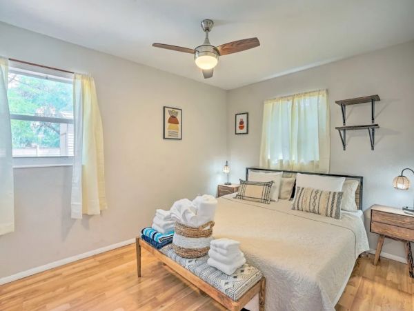 Naples 3 Bedroom Vacation Home Sleeps 6 Guests