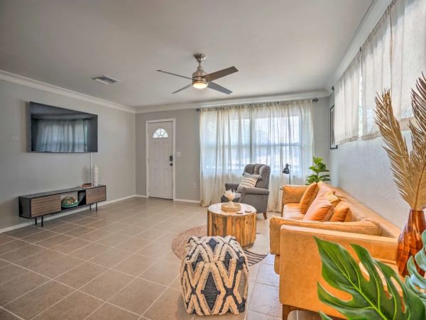 Naples 3 Bedroom Vacation Home Sleeps 6 Guests