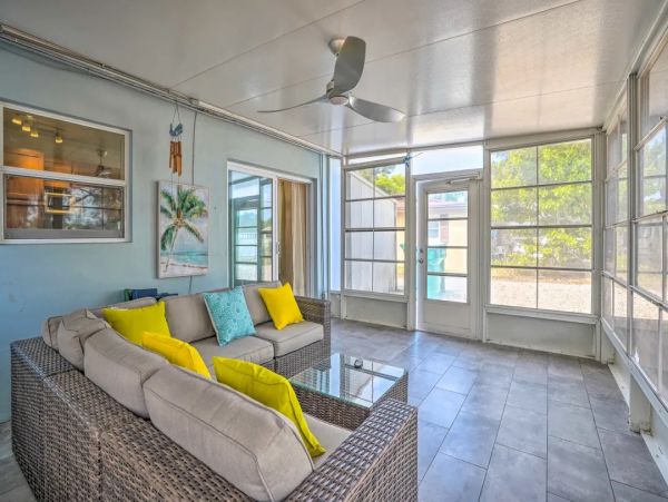 Naples 3 Bedroom Vacation Home Sleeps 6 Guests