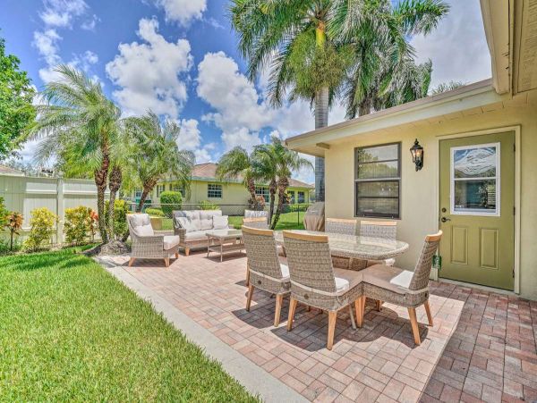 Charming 3 Bedroom Home in Naples Sleeps 7