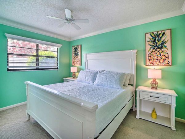 Charming 3 Bedroom Home in Naples Sleeps 7