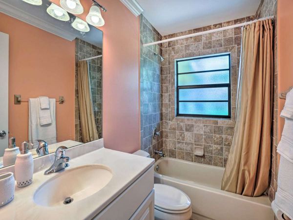 Charming 3 Bedroom Home in Naples Sleeps 7