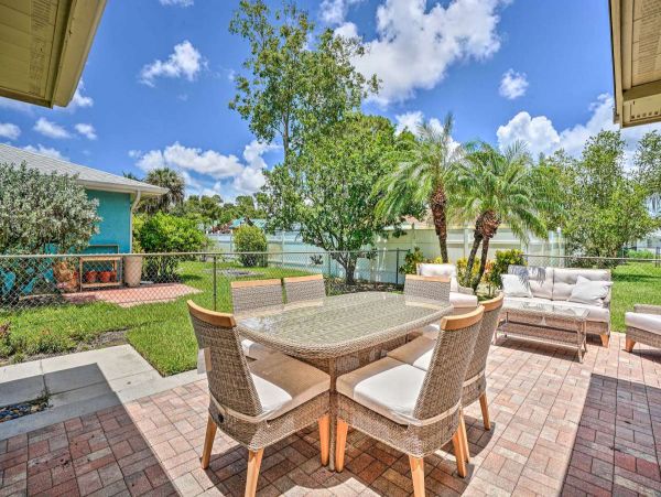 Charming 3 Bedroom Home in Naples Sleeps 7