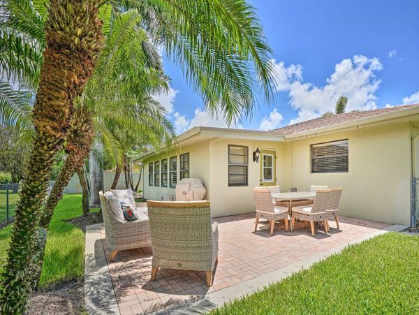 Charming 3 Bedroom Home in Naples Sleeps 7