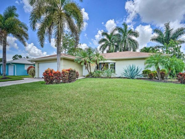Charming 3 Bedroom Home in Naples Sleeps 7