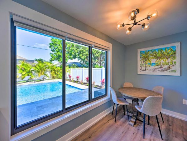 Naples Oasis: Stylish Retreat with Private Pool Sleeps Eight