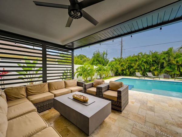 Naples Oasis: Stylish Retreat with Private Pool Sleeps Eight