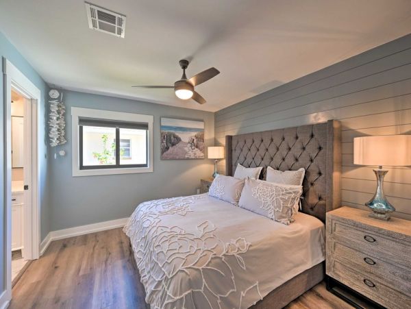Naples Oasis: Stylish Retreat with Private Pool Sleeps Eight