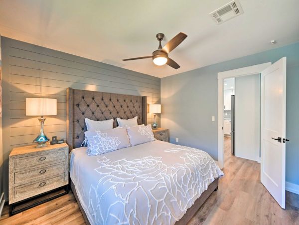 Naples Oasis: Stylish Retreat with Private Pool Sleeps Eight