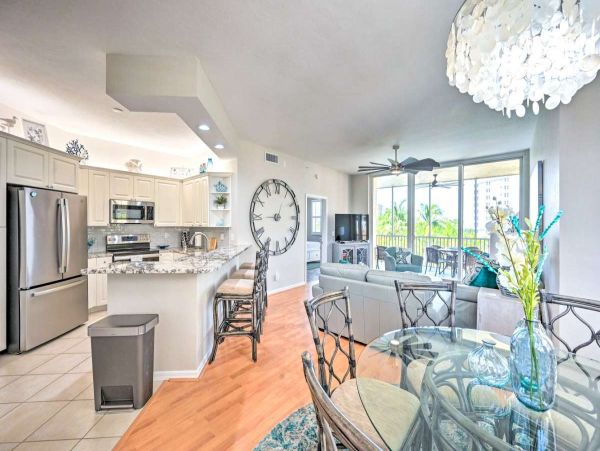 Naples Vacation Condo Three Bedroom Walk to Beach