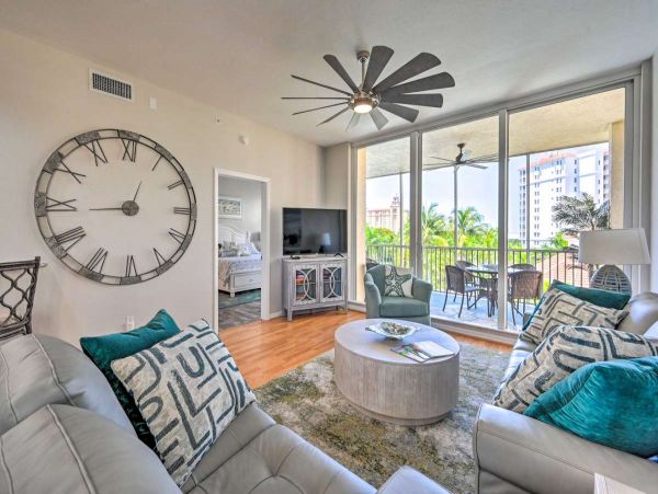 Naples Vacation Condo Three Bedroom Walk to Beach