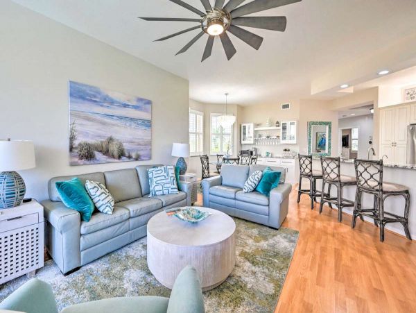 Naples Vacation Condo Three Bedroom Walk to Beach
