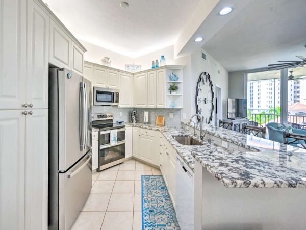 Naples Vacation Condo Three Bedroom Walk to Beach