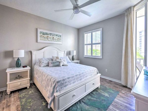 Naples Vacation Condo Three Bedroom Walk to Beach