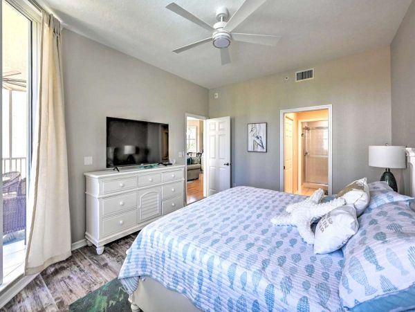 Naples Vacation Condo Three Bedroom Walk to Beach