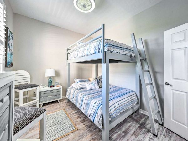 Naples Vacation Condo Three Bedroom Walk to Beach