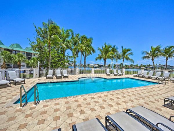 Naples Vacation Condo Three Bedroom Walk to Beach
