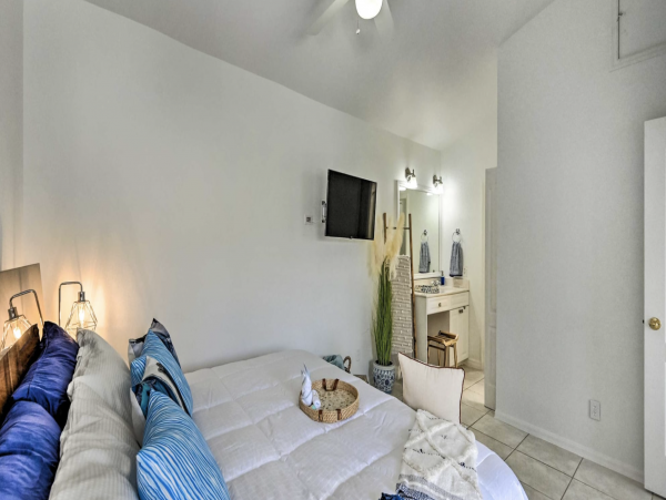 Posh New Naples Vacation Home Wonderful Interior & Pool  Oasis