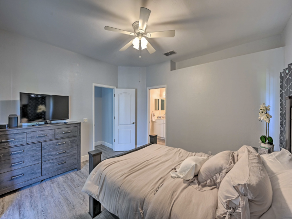 Perfect Coastal Retreat with 3 Bedrooms in Naples