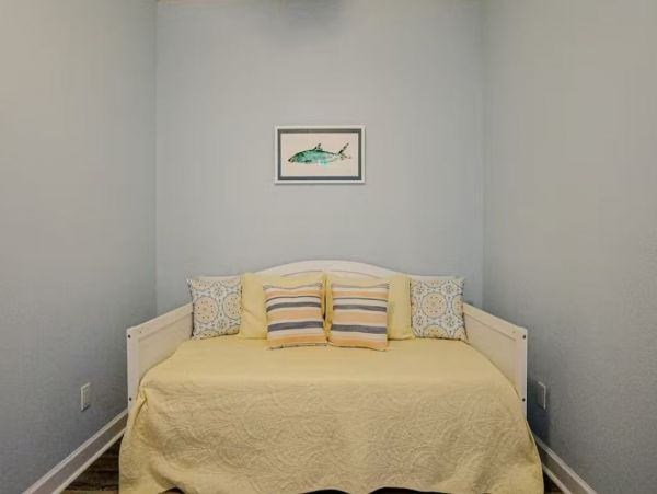 Charming Two Bedroom Vacation Condo in Rotonda West Sleeps 7