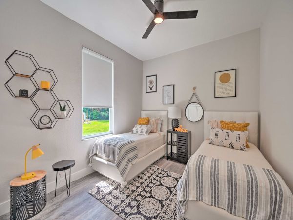 Luxury Vacation Rental in Naples: Sunshine Awaits You!