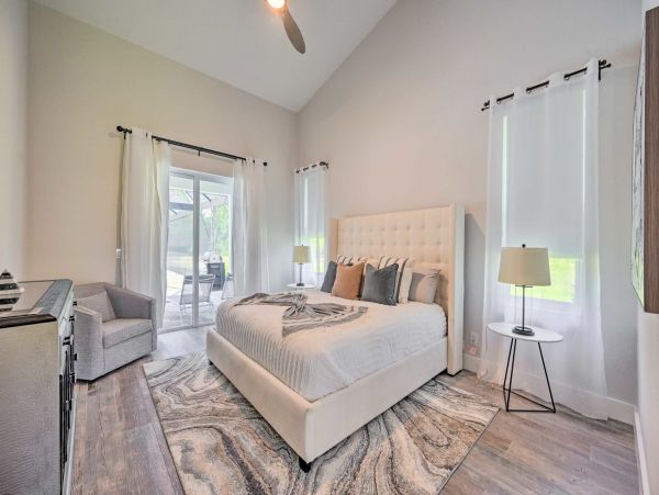 Luxury Vacation Rental in Naples: Sunshine Awaits You!