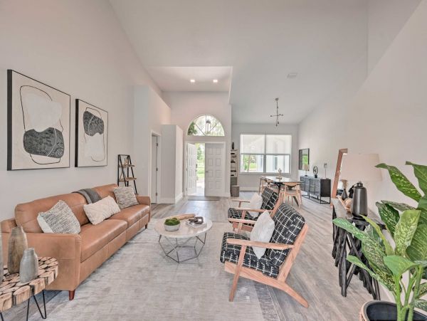 Luxury Vacation Rental in Naples: Sunshine Awaits You!