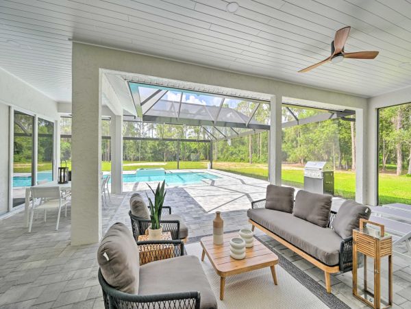 Luxury Vacation Rental in Naples: Sunshine Awaits You!