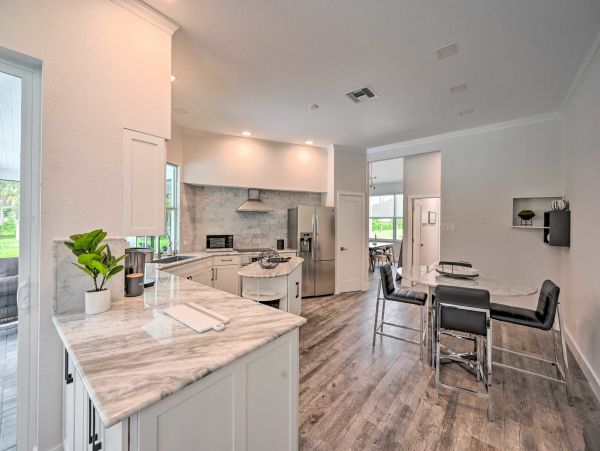 Luxury Vacation Rental in Naples: Sunshine Awaits You!