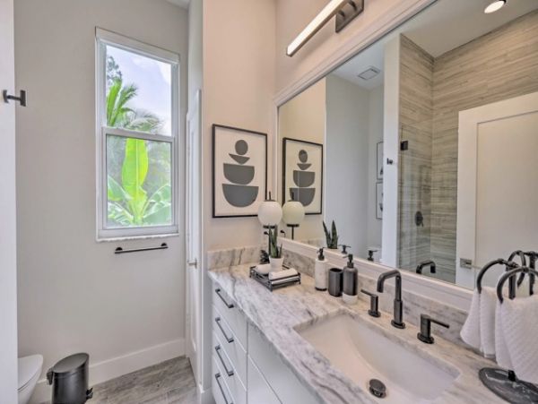 Luxury Vacation Rental in Naples: Sunshine Awaits You!