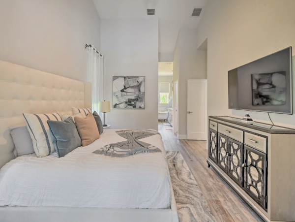 Luxury Vacation Rental in Naples: Sunshine Awaits You!