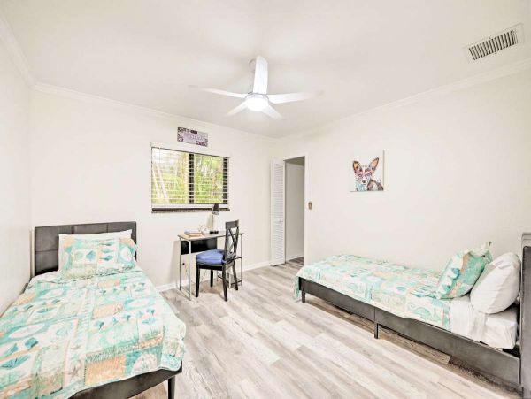 Naples Vacation Getaway with 5 Bedrooms & Private Pool