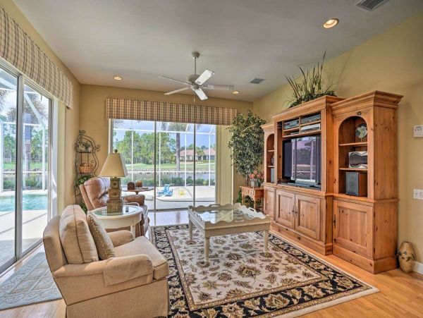 Lakefront 4 Bedroom Vacation Rental in Naples