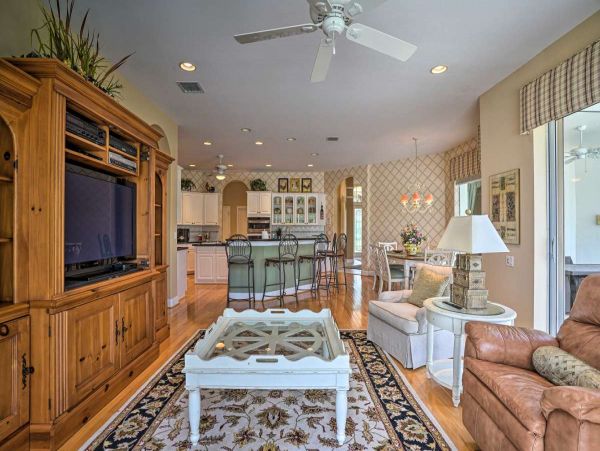 Lakefront 4 Bedroom Vacation Rental in Naples