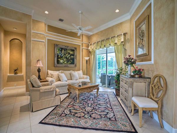 Lakefront 4 Bedroom Vacation Rental in Naples