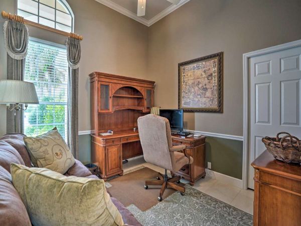 Lakefront 4 Bedroom Vacation Rental in Naples