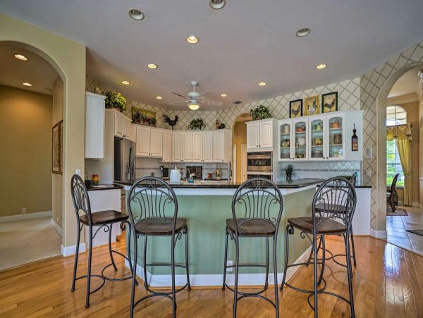 Lakefront 4 Bedroom Vacation Rental in Naples