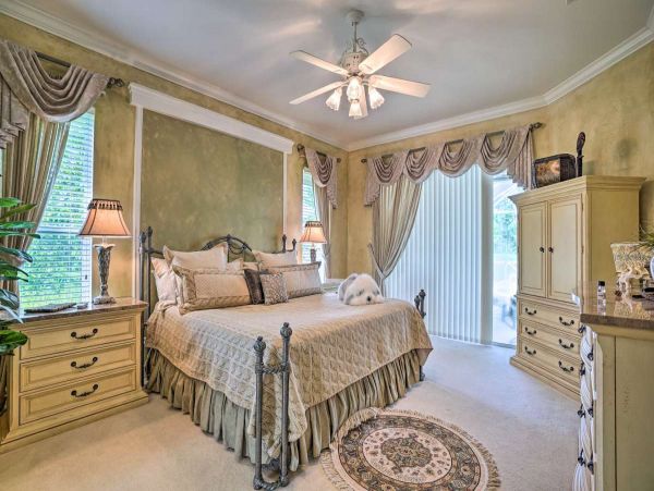 Lakefront 4 Bedroom Vacation Rental in Naples